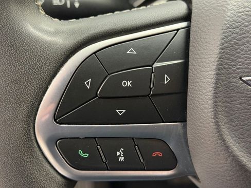 Used 2023 Chrysler Voyager LX image 13