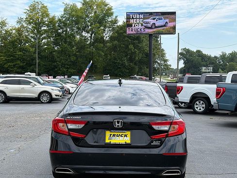 Used 2020 Honda Accord Touring image 3