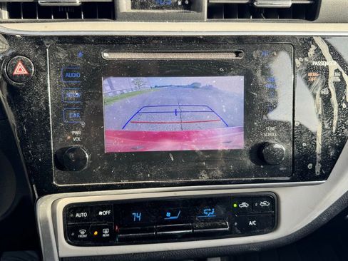 Used 2017 Toyota Corolla LE FWD image 3