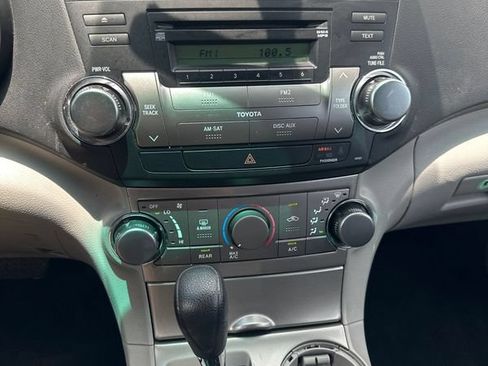 Used 2011 Toyota Highlander 4WD w/ Tow Pkg image 20