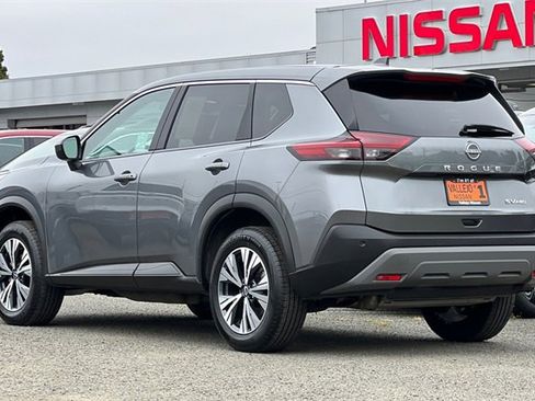 Used 2023 Nissan Rogue SV image 9