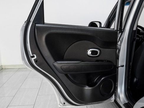 Used 2017 Kia Soul + image 38