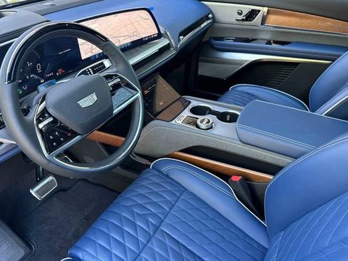 New 2026 Cadillac Vistiq Premium Luxury w/ LPO, Floor Liner Package image 10