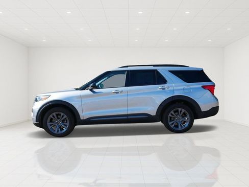 Certified 2023 Ford Explorer XLT w/ Equipment Group 202A AWD/4WD image 5