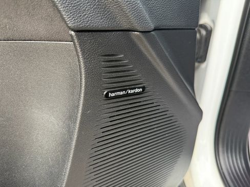 Used 2015 Dodge Challenger SRT image 21