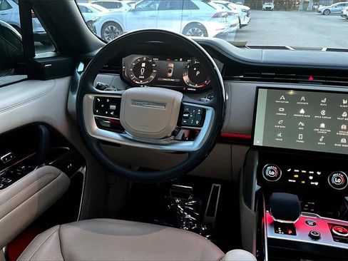 Used 2023 Land Rover Range Rover SE image 18
