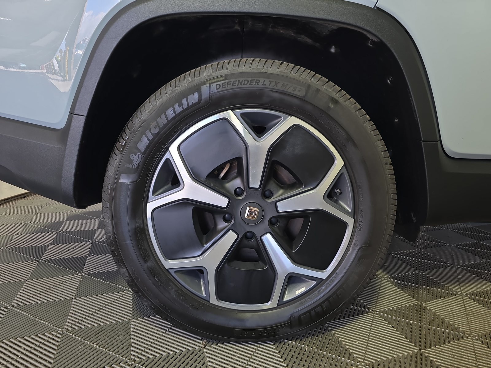 Used 2023 Rivian R1T Adventure Dual AWD/4WD image 12