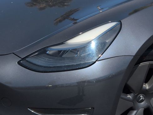 Used 2023 Tesla Model 3 Standard Range image 10