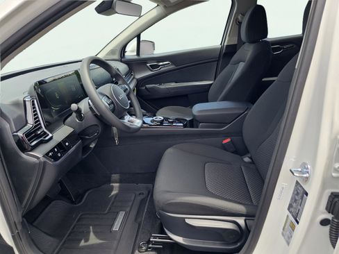 Used 2025 Kia Sportage LX FWD image 16