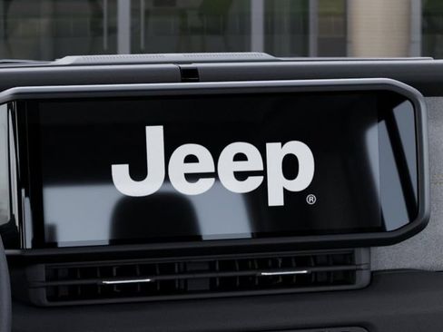 Used 2025 Jeep Gladiator Sport AWD/4WD image 18