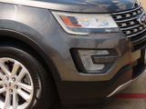 Used 2017 Ford Explorer XLT image 6