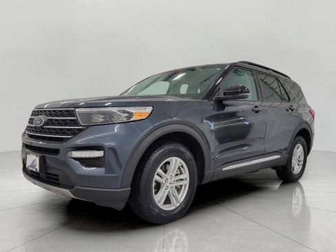 Used 2024 Ford Explorer XLT w/ Equipment Group 202A AWD/4WD image 13