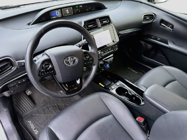 Used 2020 Toyota Prius XLE w/ Advanced Technology Package AWD/4WD image 9