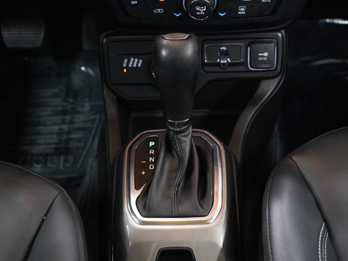 Used 2021 Jeep Renegade Limited w/ Sun & Sound Group AWD/4WD image 17