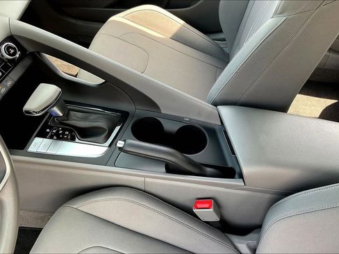 Used 2024 Hyundai Elantra SEL image 26