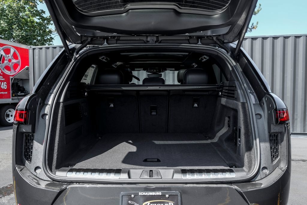New 2026 Land Rover Range Rover Sport Dynamic SE AWD/4WD image 9