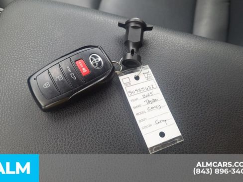 Used 2025 Toyota Camry SE FWD image 15