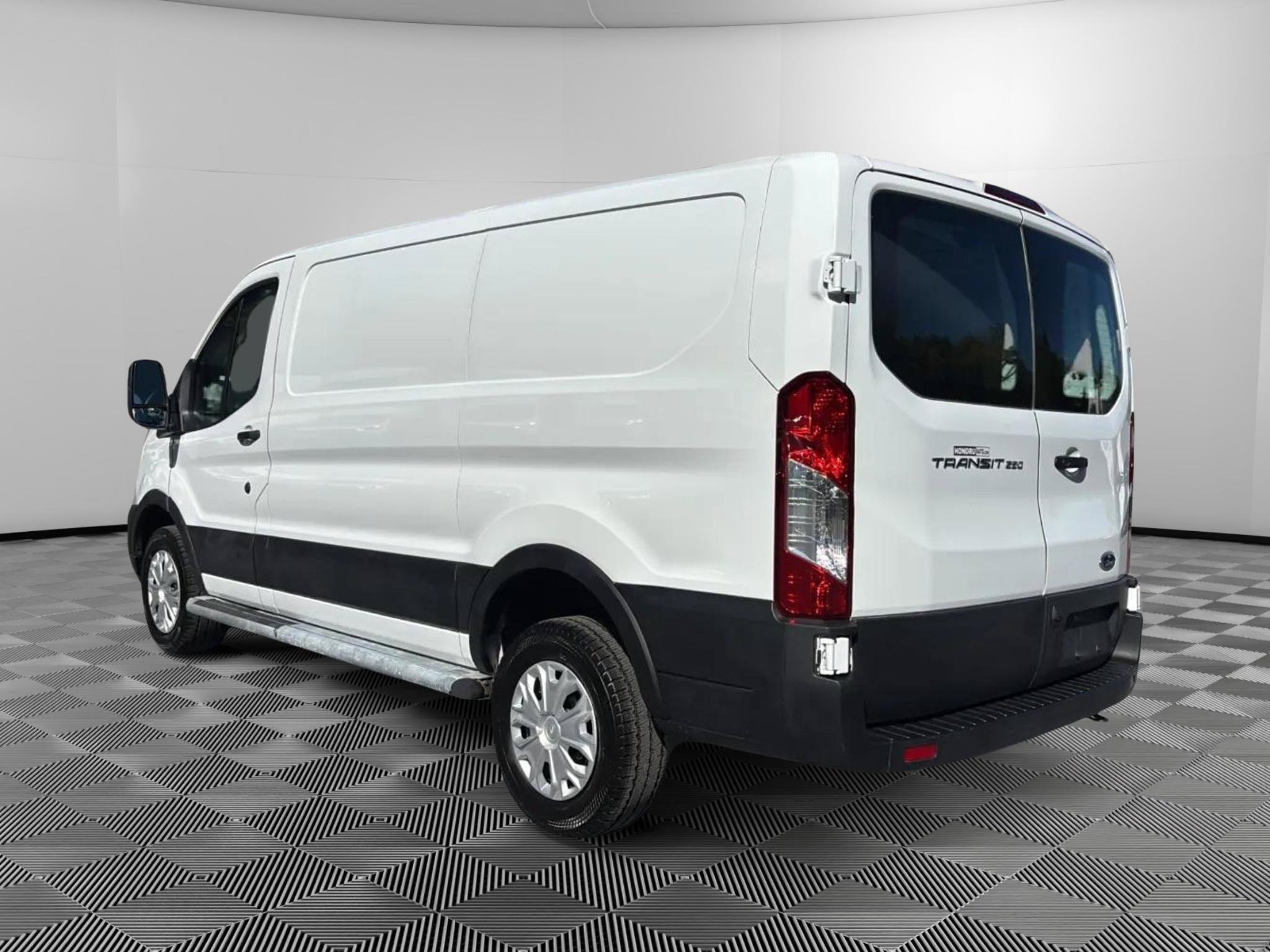 Used 2025 Ford Transit 250 Low Roof w/ Exterior Upgrade Package RWD image 3