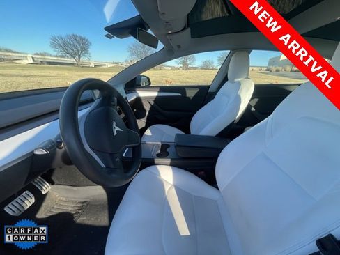 Used 2022 Tesla Model 3 Performance image 10