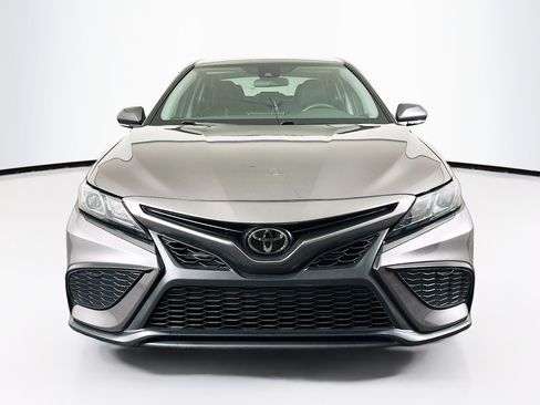 Used 2023 Toyota Camry SE FWD image 2
