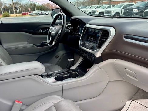 Used 2019 GMC Acadia SLT image 11