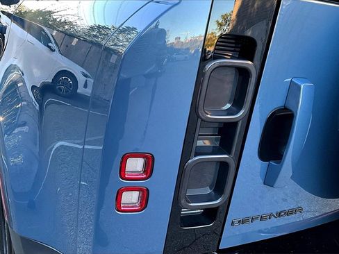 Used 2023 Land Rover Defender 110 S image 23