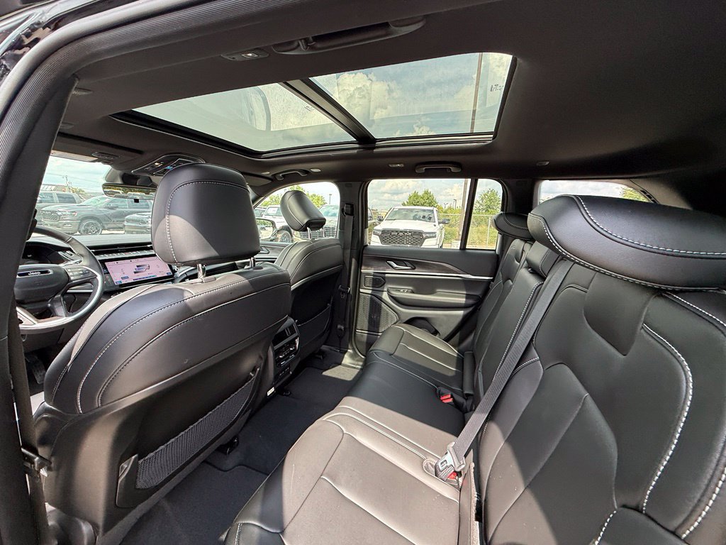 New 2027 Jeep Grand Cherokee Limited AWD/4WD image 23