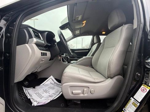 Used 2017 Toyota Highlander Plus image 23
