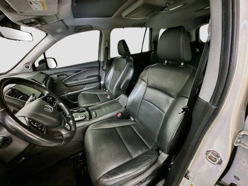 Used 2019 Honda Pilot Touring image 13