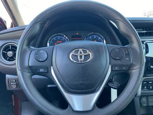Used 2019 Toyota Corolla LE image 18