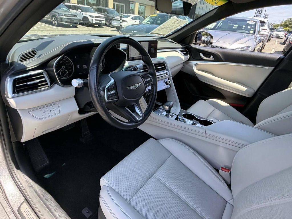 Certified 2025 Genesis G70 2.5T AWD/4WD image 11