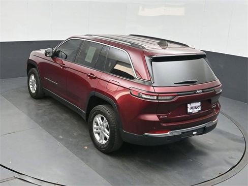 Used 2023 Jeep Grand Cherokee Laredo image 33