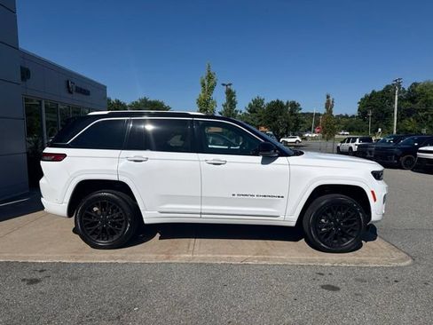 Used 2022 Jeep Grand Cherokee Summit AWD/4WD image 8
