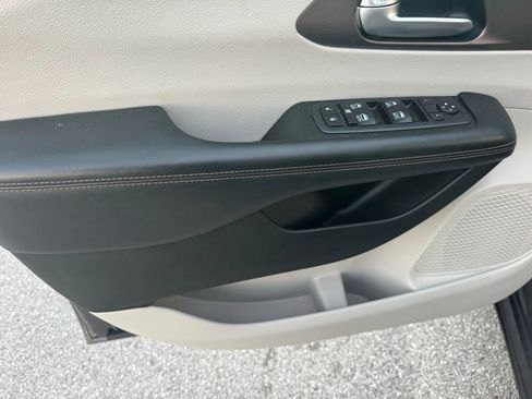 Used 2018 Chrysler Pacifica Touring-L Plus w/ Advanced Safetytec Group image 26