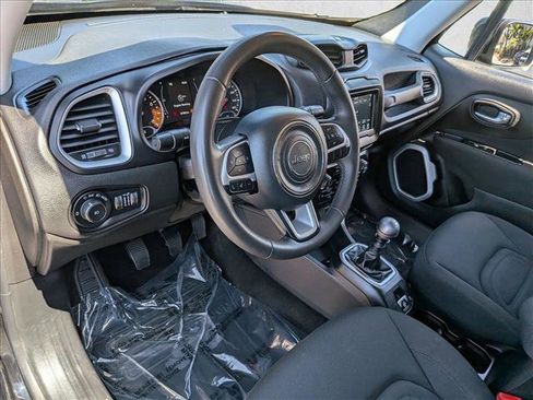 Used 2018 Jeep Renegade Latitude FWD image 9