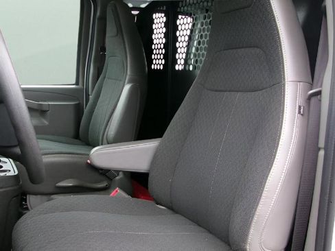 Used 2024 GMC Savana 2500 w/ Driver Convenience Package image 10