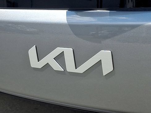 Used 2025 Kia Soul LX w/ LX Technology Package FWD image 29