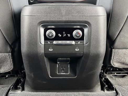 Used 2024 Chevrolet Suburban RST image 21