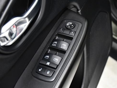 Used 2019 Jeep Cherokee Trailhawk w/ Cold Weather Group AWD/4WD image 18