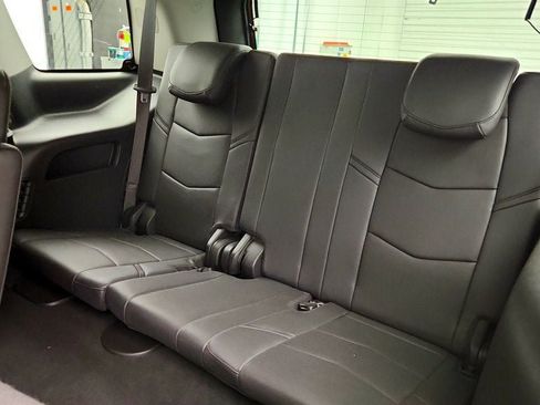 Used 2019 Cadillac Escalade Luxury AWD/4WD image 23