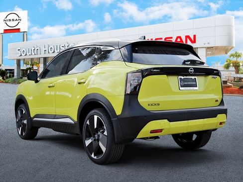 New 2025 Nissan Kicks SR w/ Illumination Package image 3