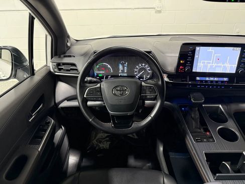 Used 2021 Toyota Sienna XSE w/ XSE Plus Package image 27