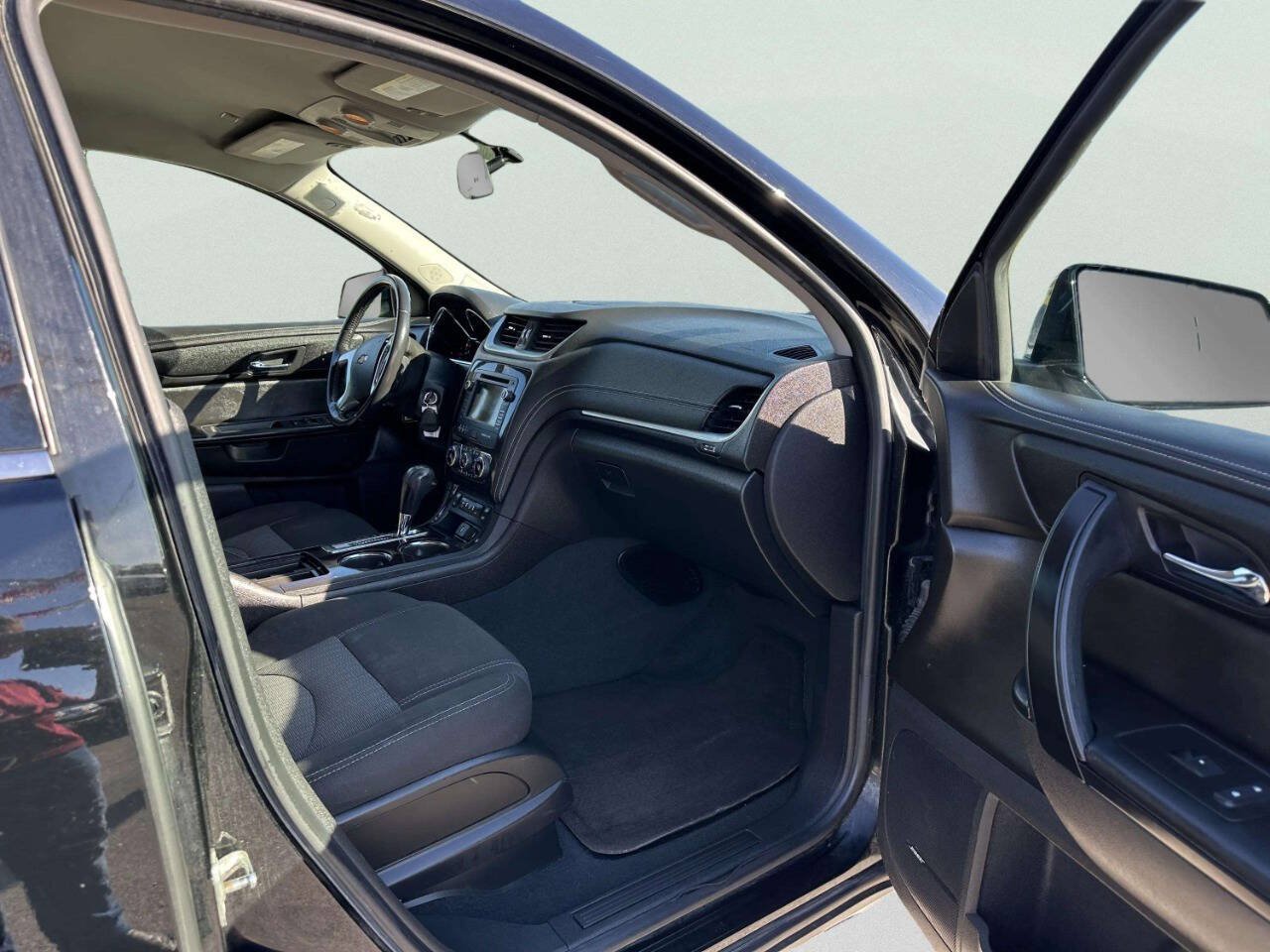 Used 2017 Chevrolet Traverse LT AWD/4WD image 16
