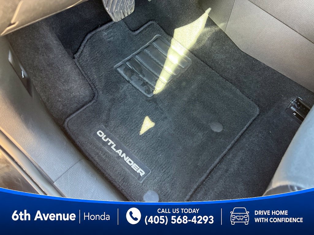 Used 2025 Mitsubishi Outlander SE AWD/4WD image 30