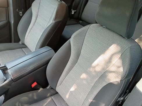 Used 2023 Nissan Rogue SV FWD image 11