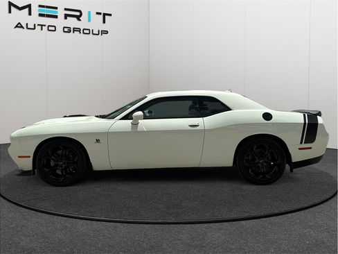 Used 2015 Dodge Challenger R/T Scat Pack w/ Leather Interior Group RWD image 5
