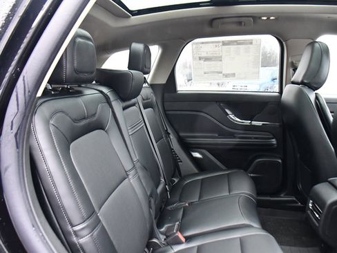 Used 2026 Lincoln Corsair Premiere image 18