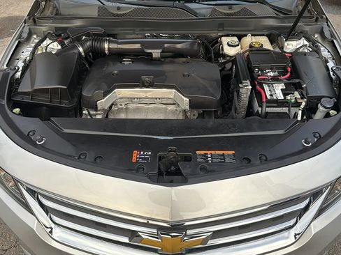Used 2019 Chevrolet Impala LT FWD image 24