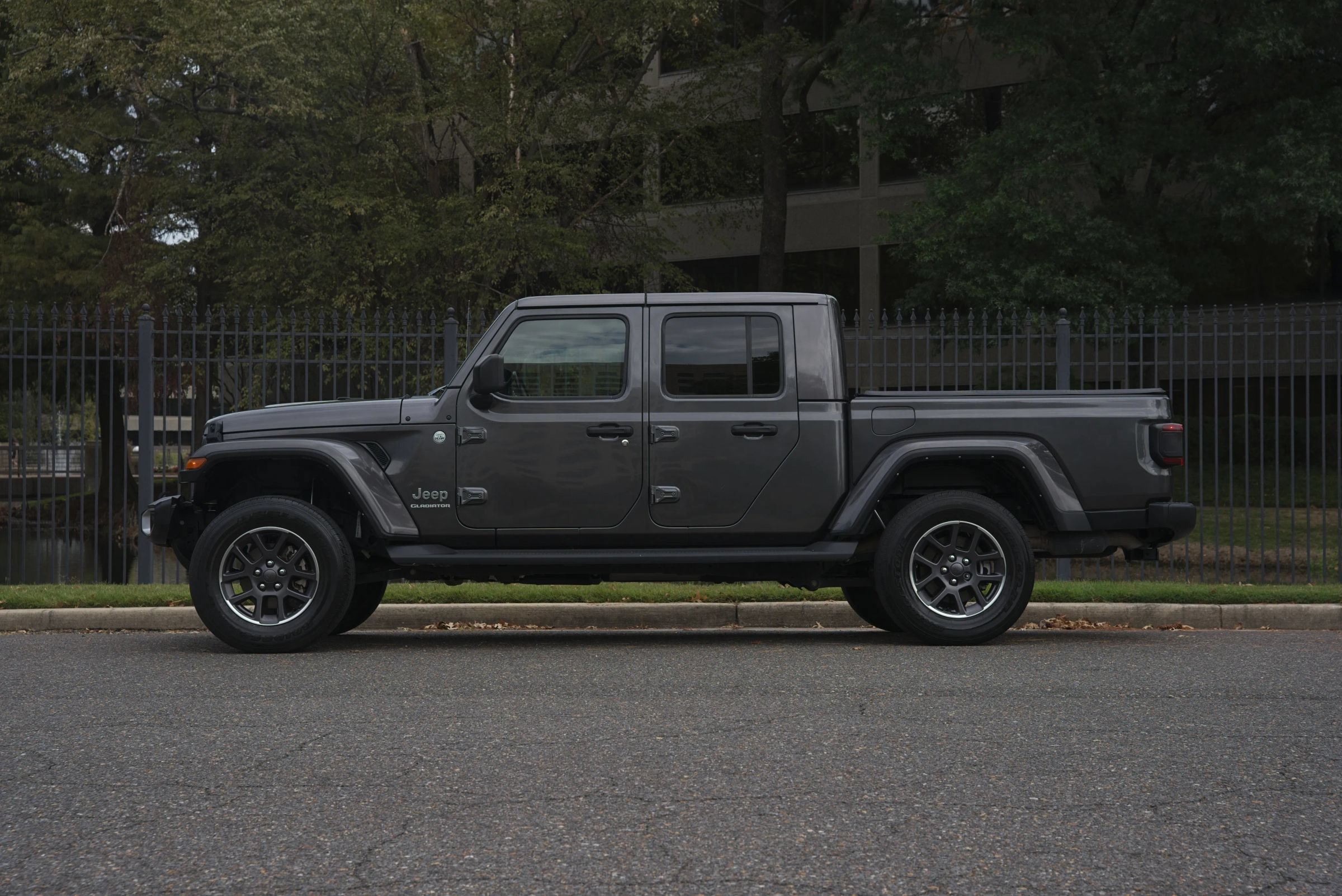 Used 2021 Jeep Gladiator Overland w/ Popular Equipment Package AWD/4WD image 9