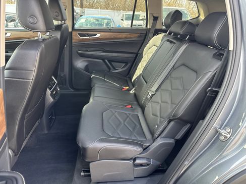 Used 2025 Volkswagen Atlas SE image 7